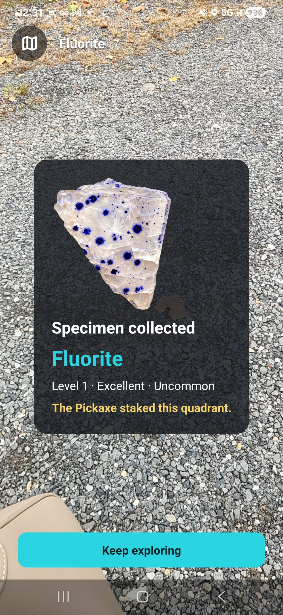 The collect screen: a crystal photo, the mineral name, its level, quality, and rarity, and a collect button.